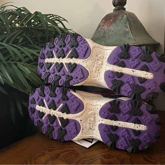 Fila Oakmont TR Women’s Purple, Pink and Beige Sneakers - Picture 6 of 10